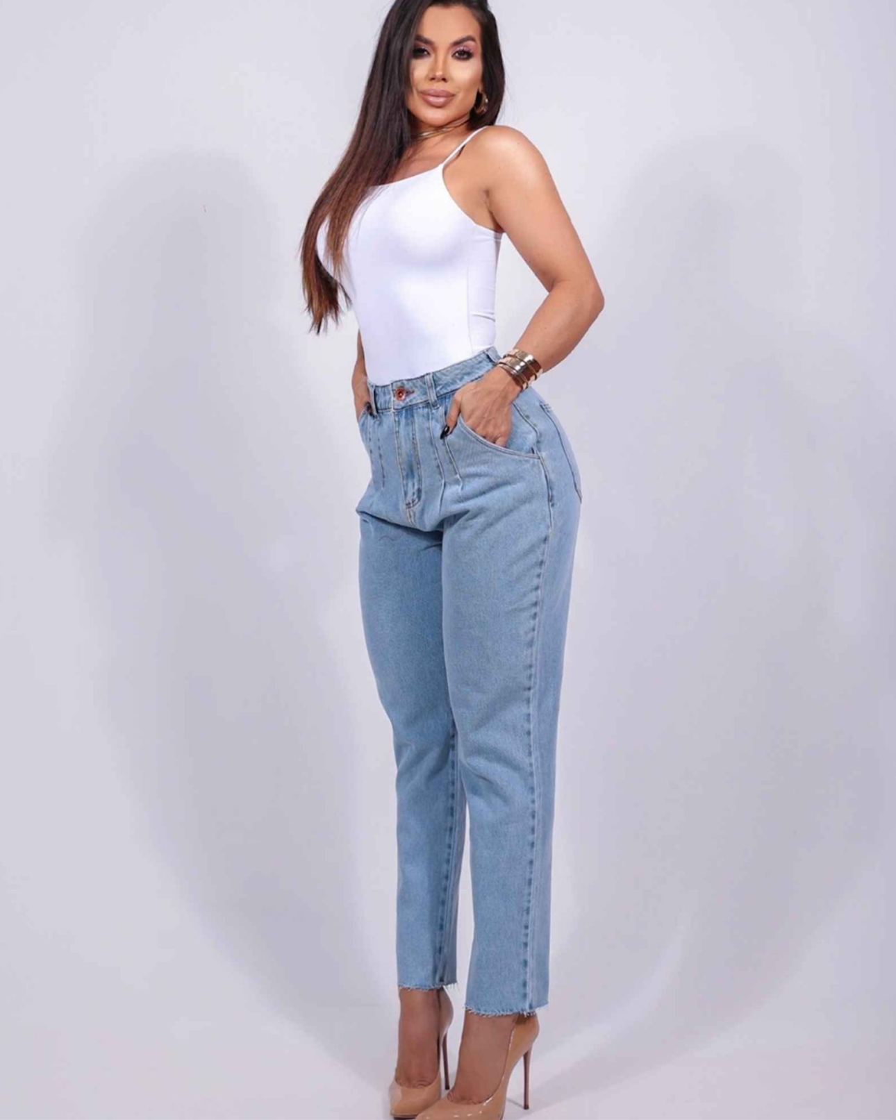 Calça Mom com Pences na Frente